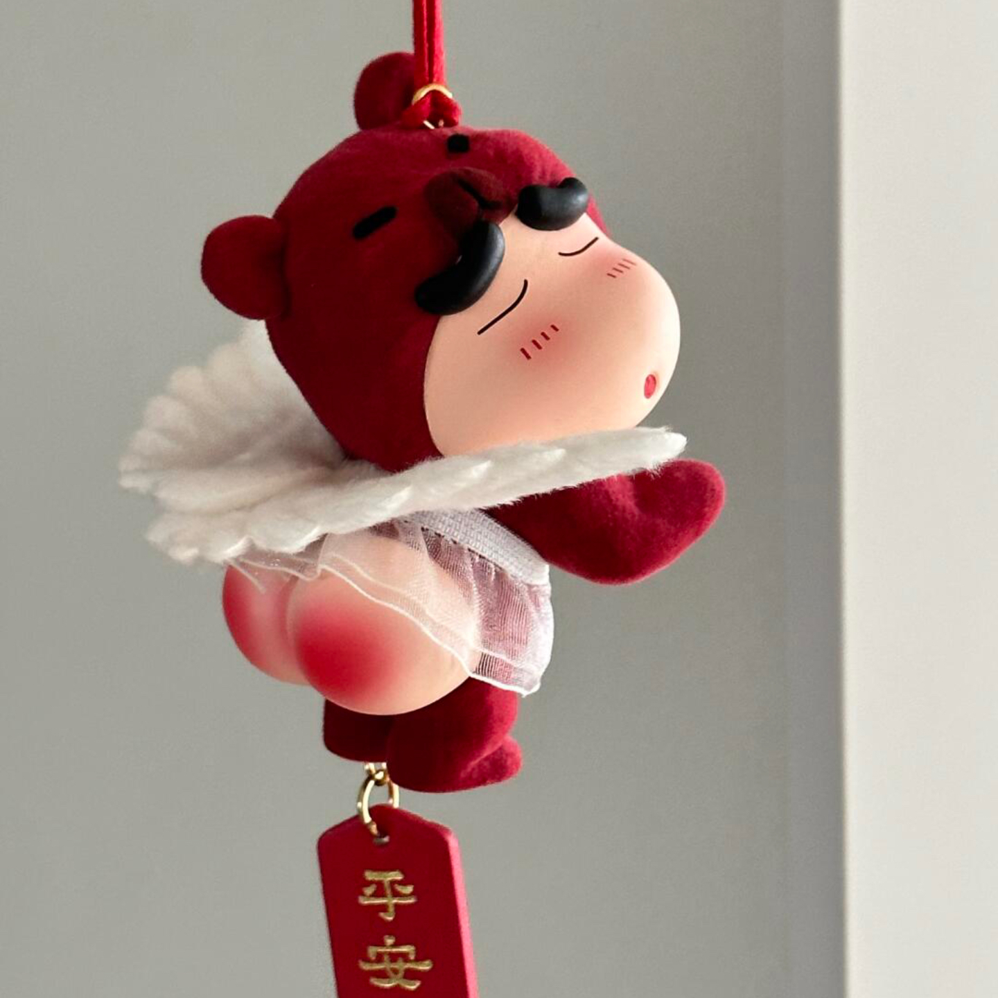 红色植绒屁屁小新熊挂件创意可爱卡通车挂装饰礼物
