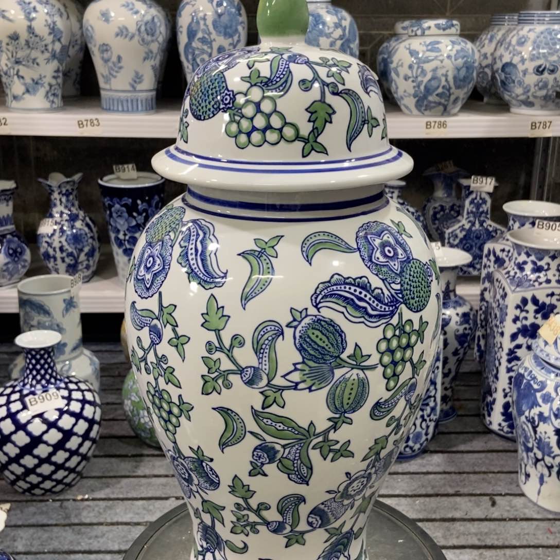 摆件花瓶手绘釉下彩