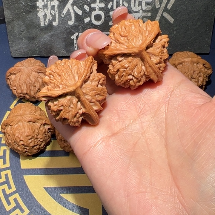 文玩核桃把件盘山三棱39