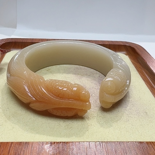 石英质玉手镯未镶嵌美*谜