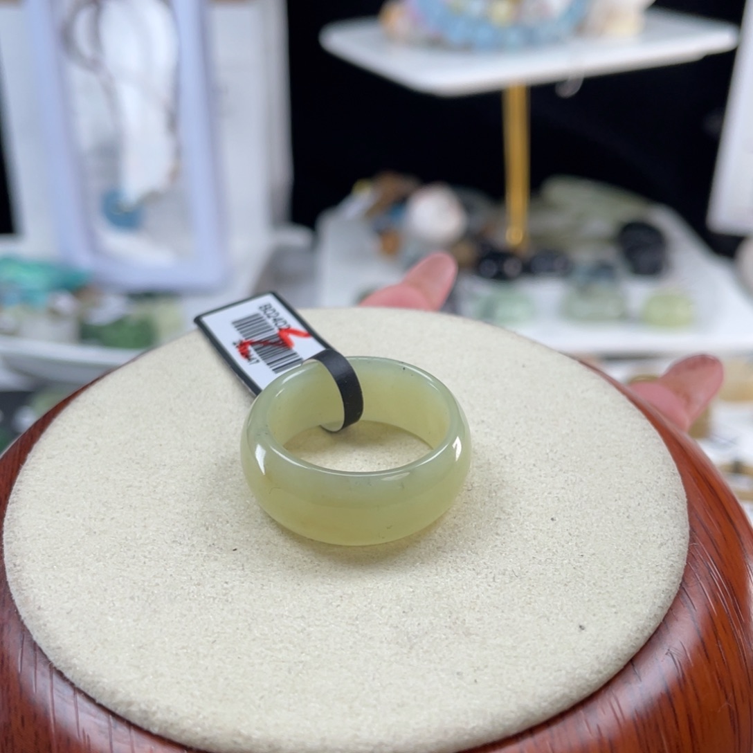 和田玉未镶嵌戒指o7果绿轮胎20.3