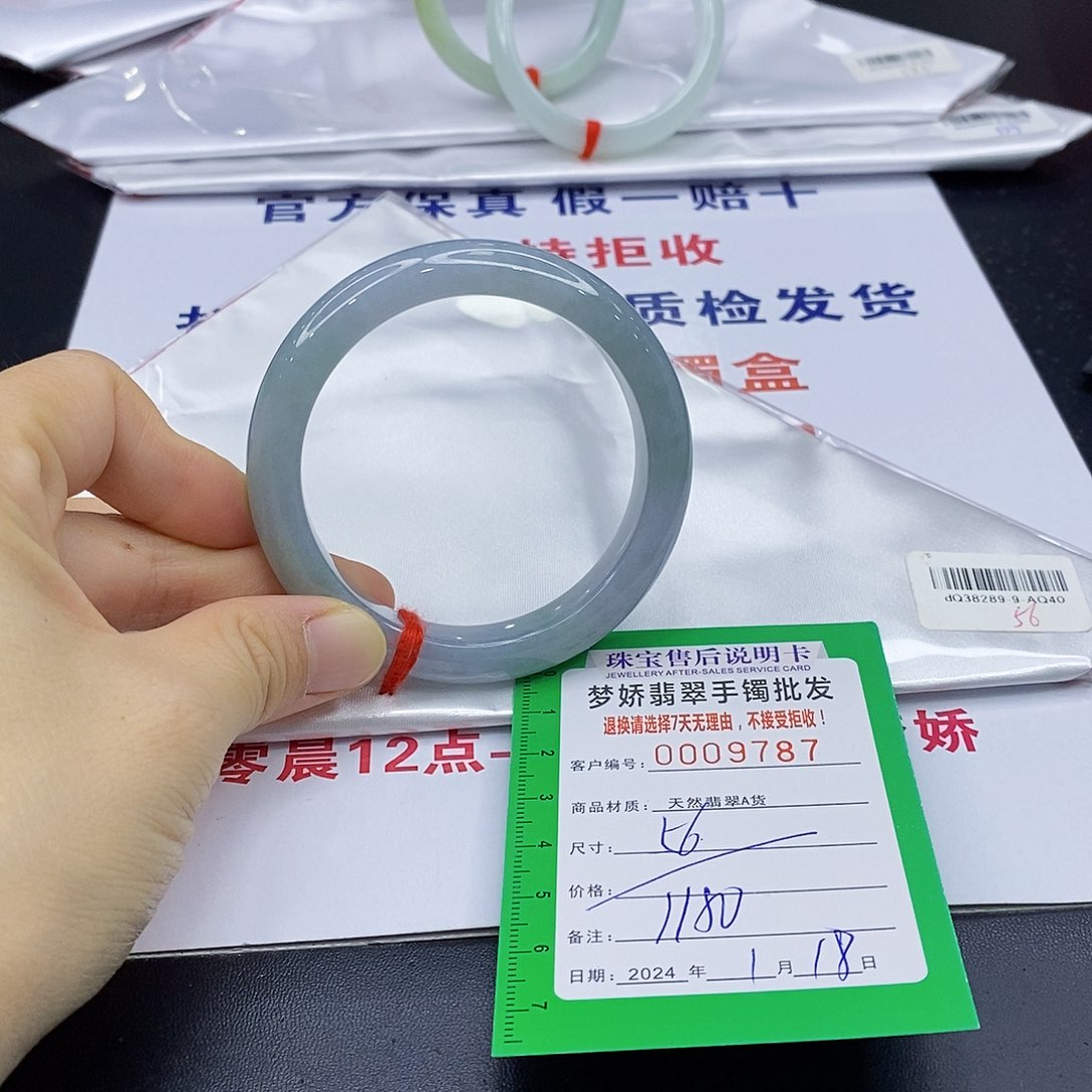 翡翠手镯未镶嵌翡翠手镯