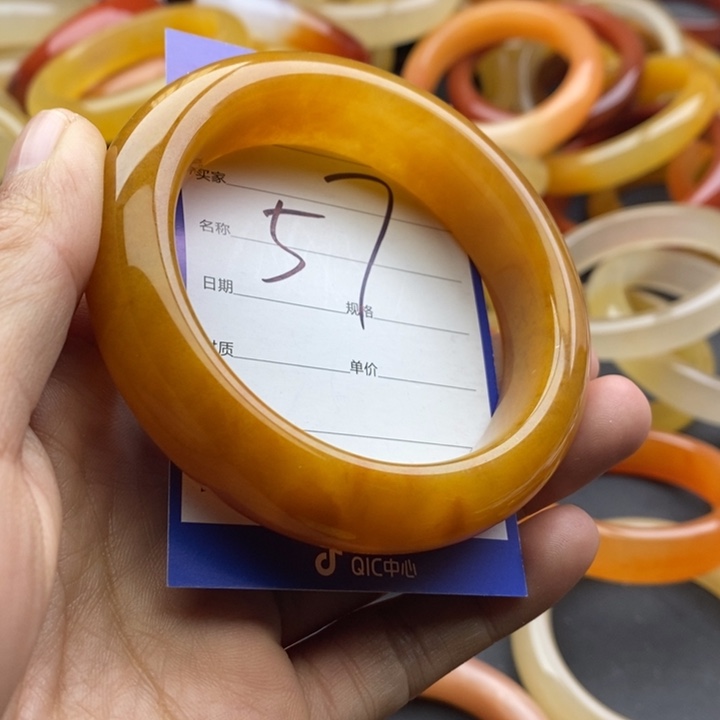 未镶嵌手镯石英质玉