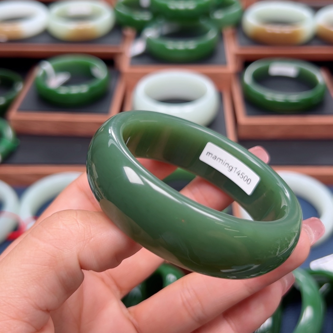 未镶嵌手镯和田玉（碧玉）