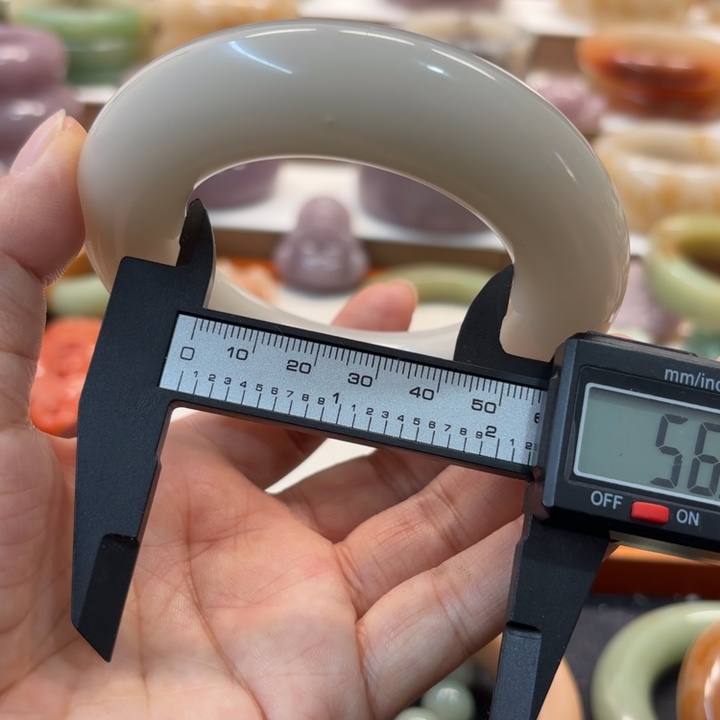 石英岩玉未镶嵌手镯