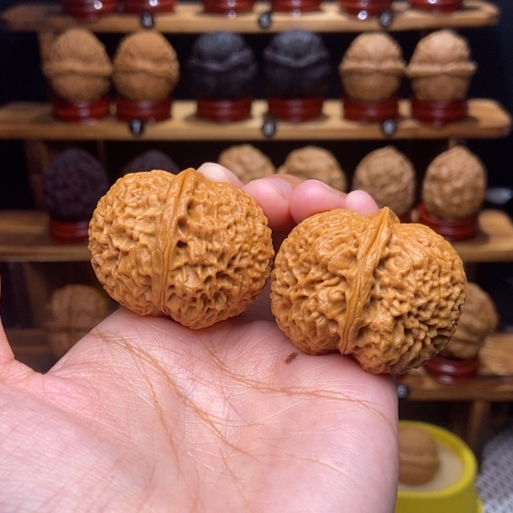 文玩核桃吊坠珊瑚14