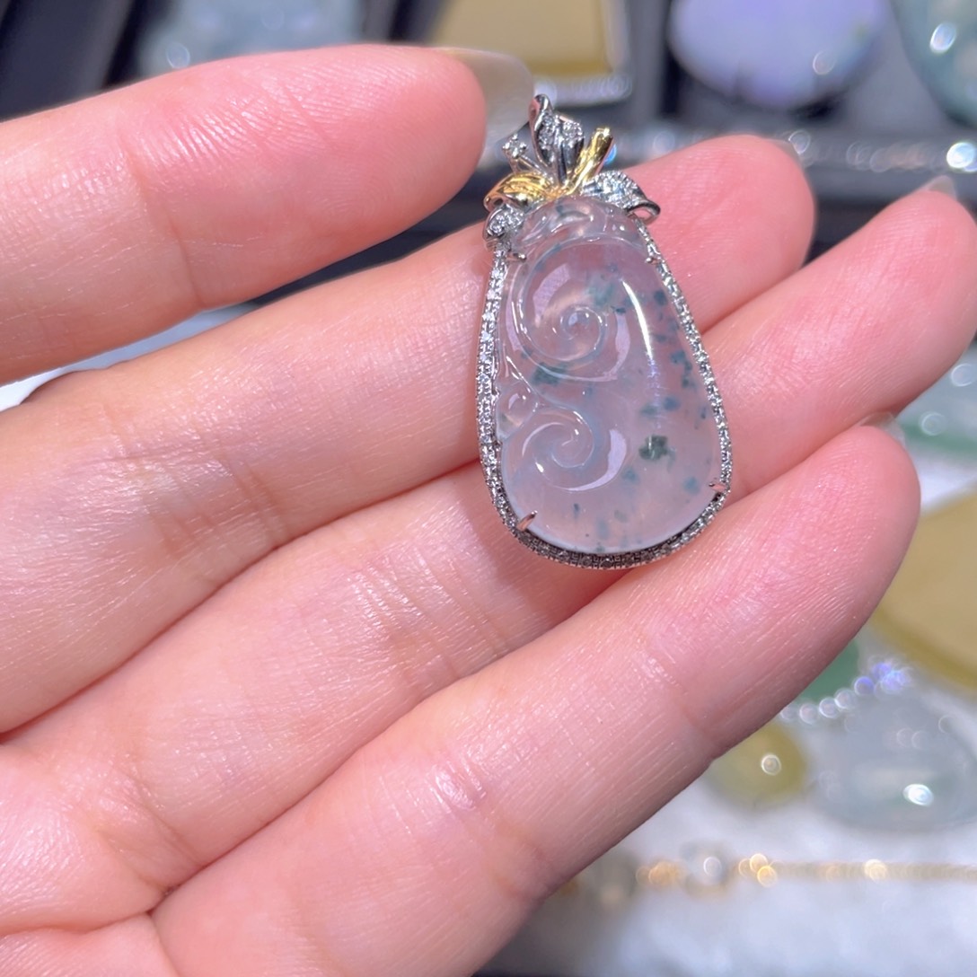 翡翠18K金镶嵌颈饰翡翠