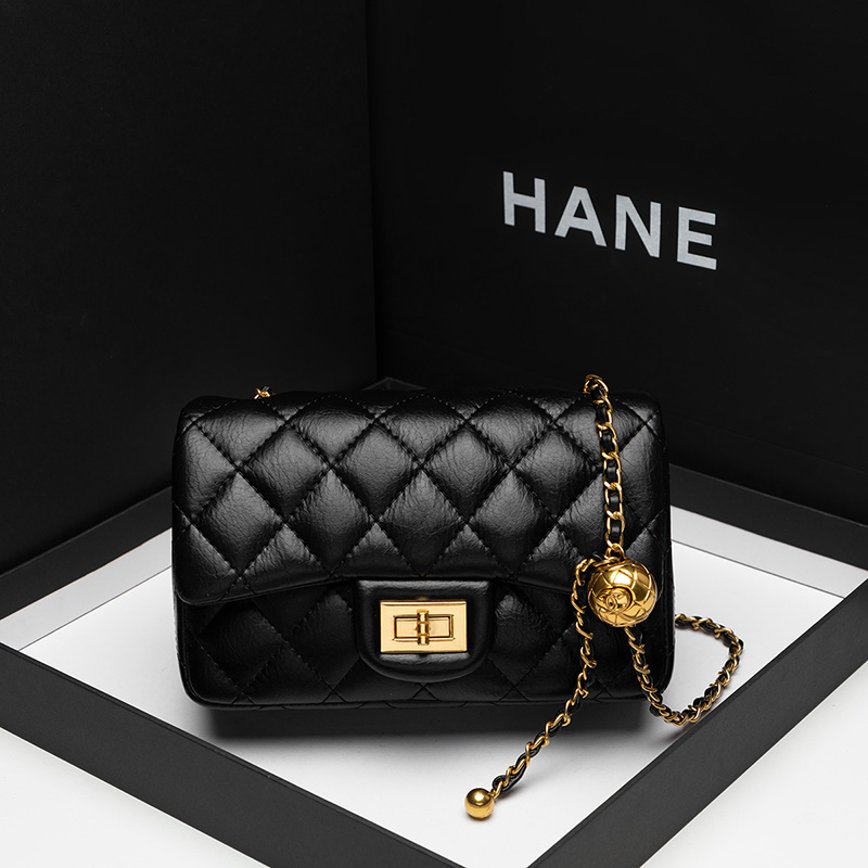 扣式锁扣袋鼠绣线单根斜挎包简约风潮流单肩包时尚黑色斜挎包女包