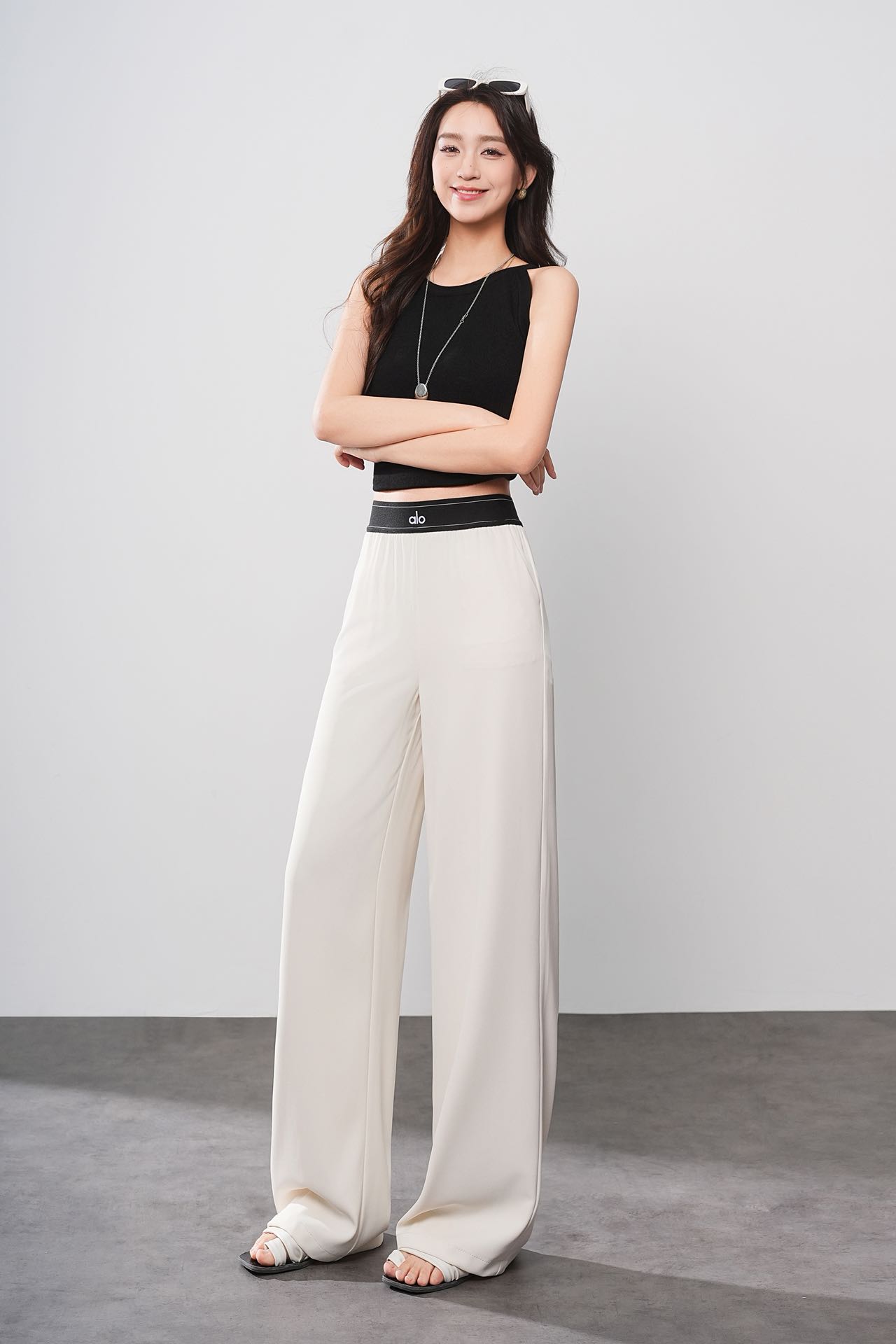 2025春夏薄款凉感丝滑宽松显瘦长裤米白色高腰窄版阔腿裤