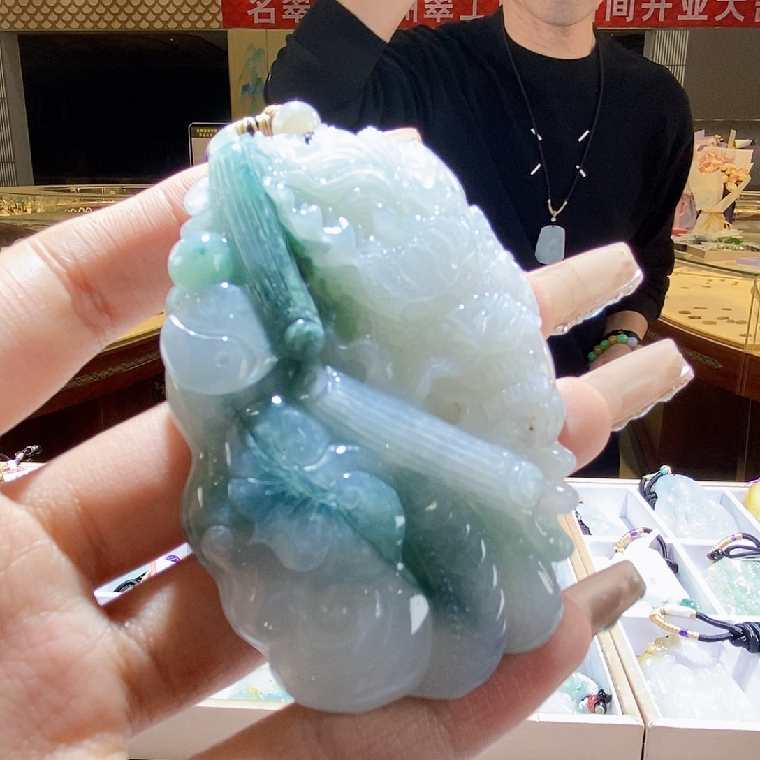 翡翠颈饰未镶嵌翡翠