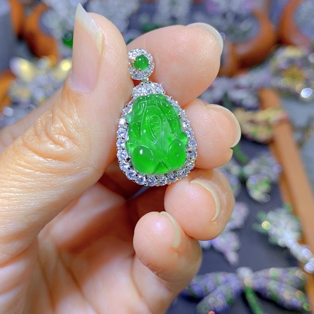 翡翠颈饰银S925镶嵌天然翡翠