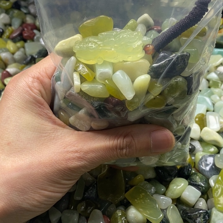 蛇纹石玉鱼缸石未镶嵌