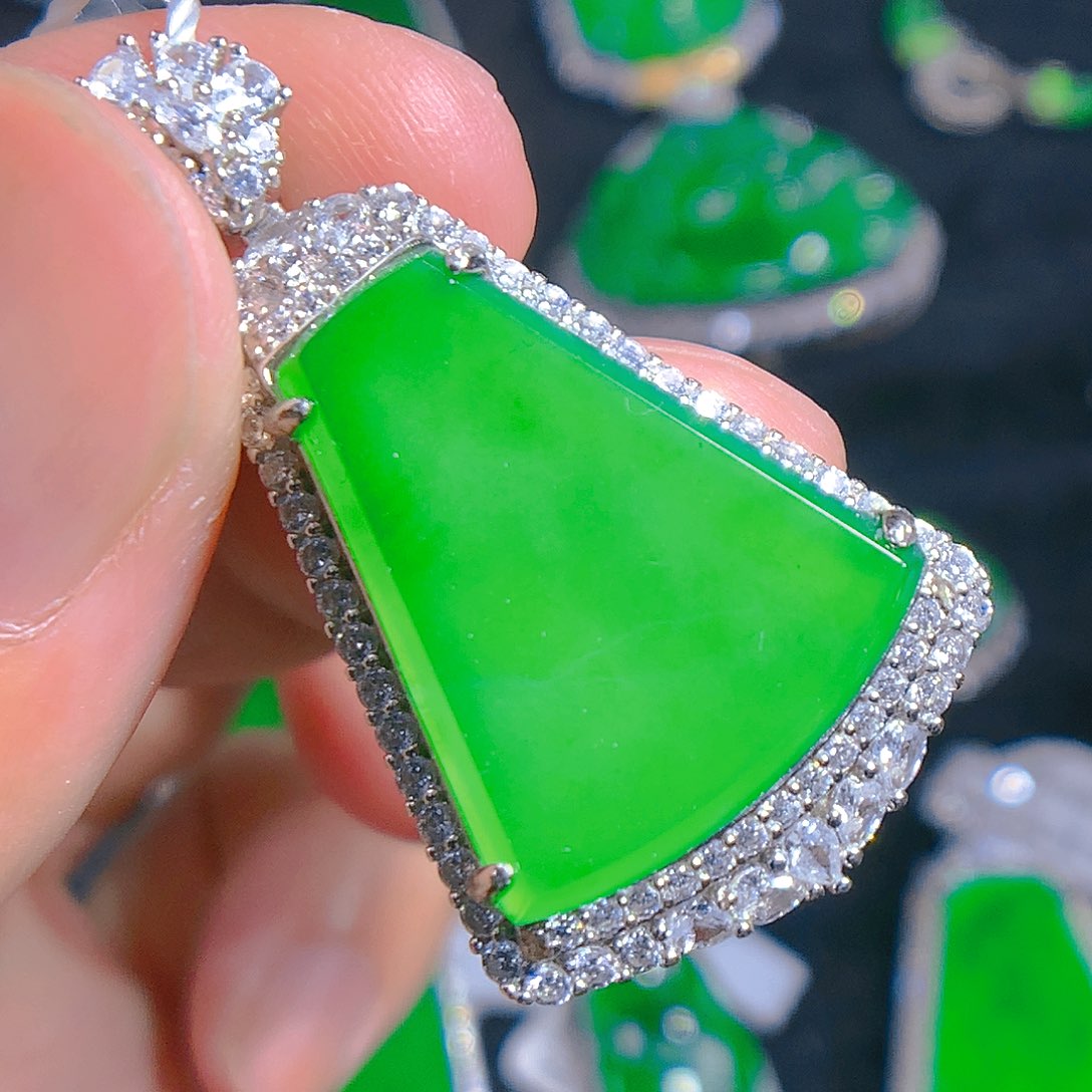 翡翠颈饰银S925镶嵌吊坠