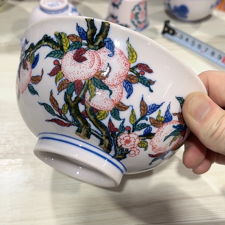 瓷片//////直径15厘米。红。