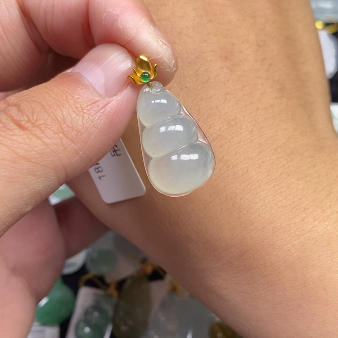 翡翠18K金镶嵌颈饰福豆