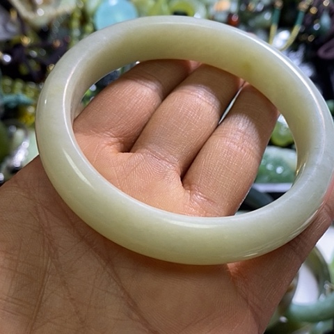 岫玉手镯未镶嵌61口径