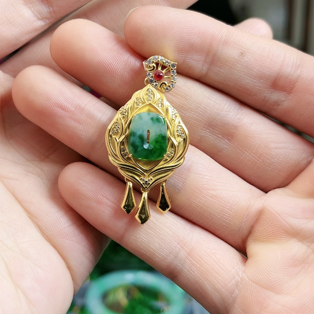 翡翠颈饰银S925镶嵌吊坠