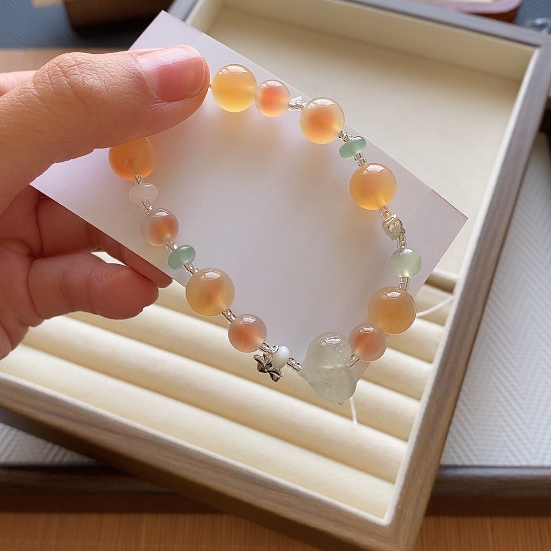 挽***丝石英质玉未镶嵌手镯