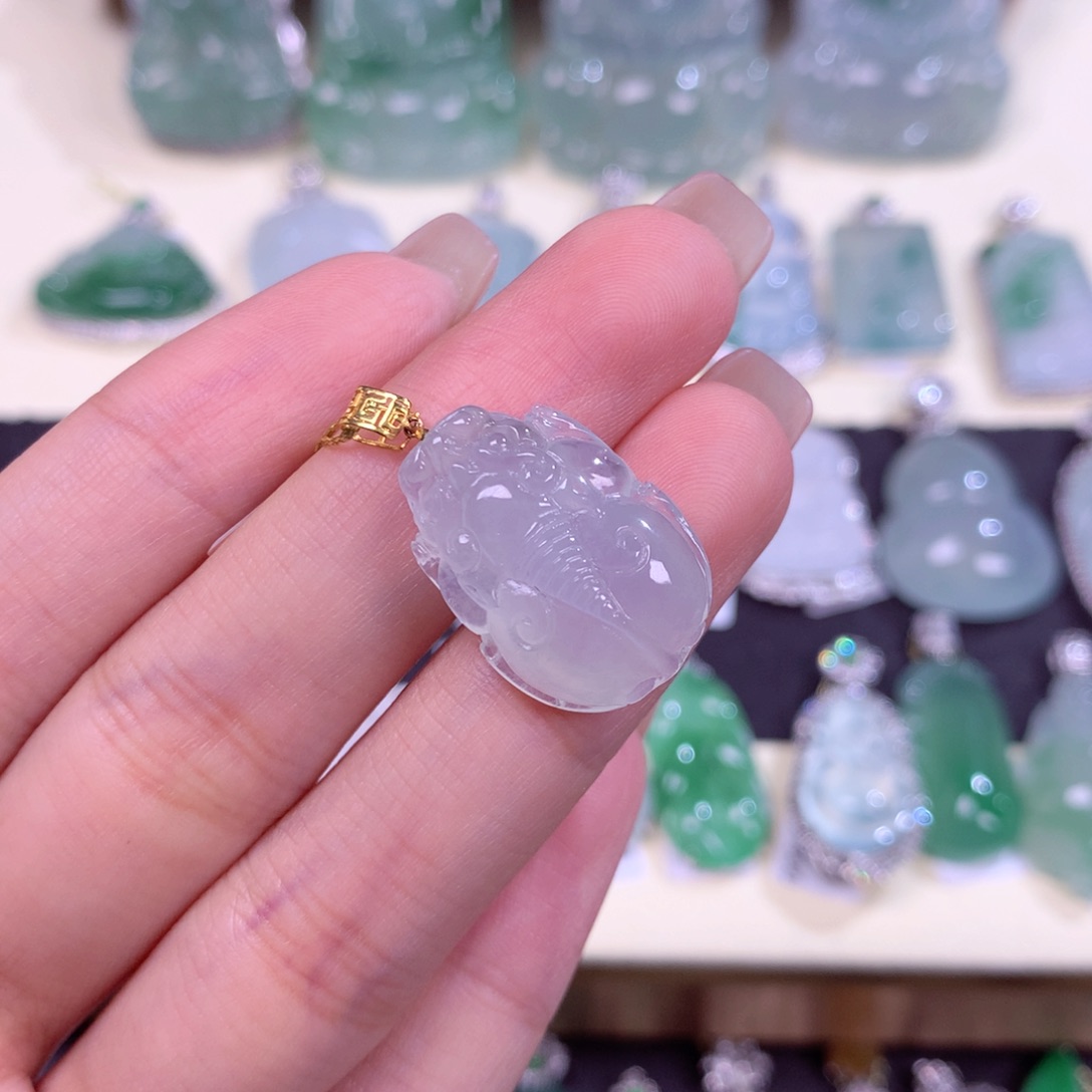 翡翠颈饰18K金镶嵌很*乐貔貅