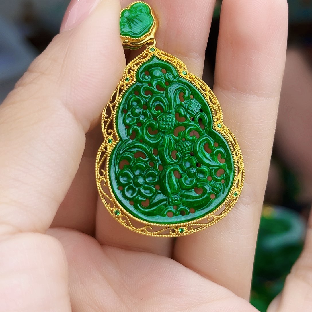 翡翠18K金镶嵌颈饰多样性