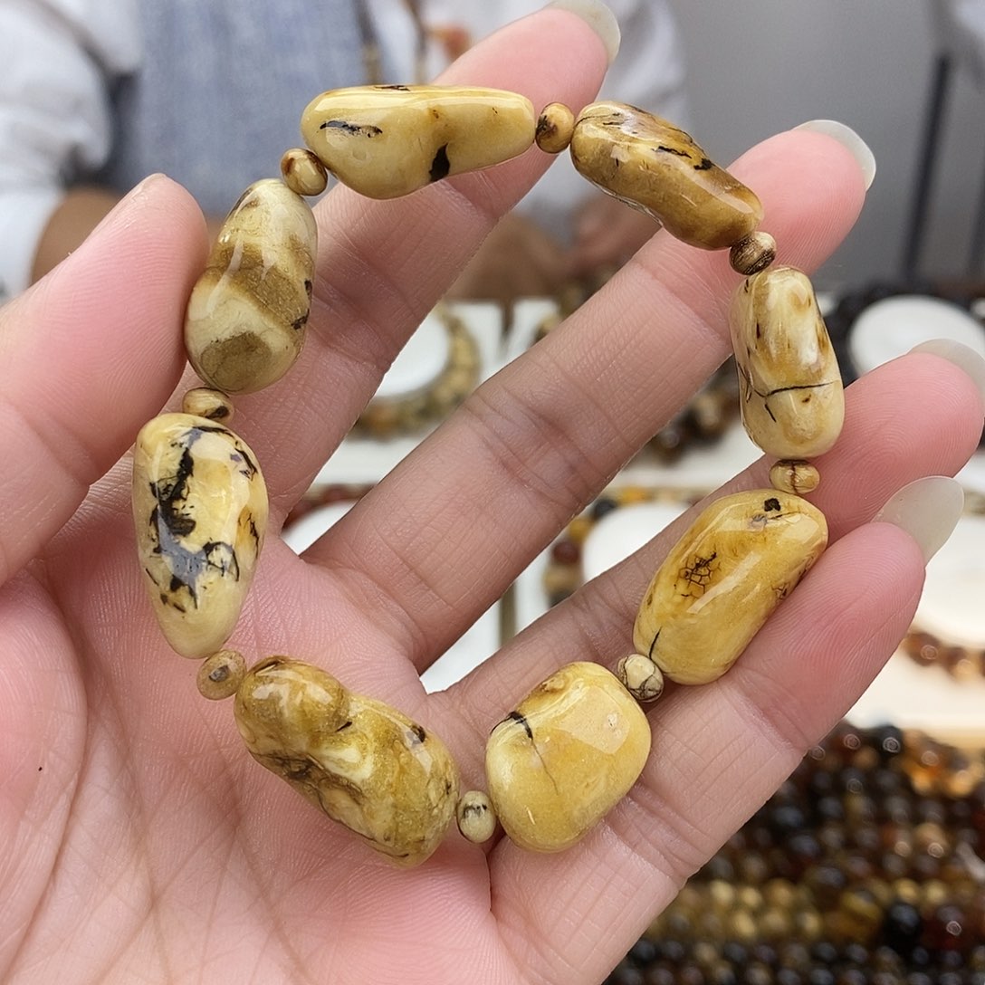 琥珀未镶嵌裸石琥珀