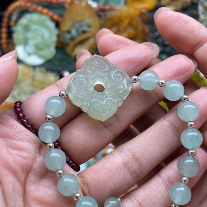 蛇纹石玉未镶嵌吊坠