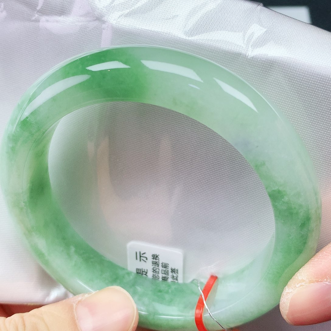 翡翠手镯未镶嵌56轮胎