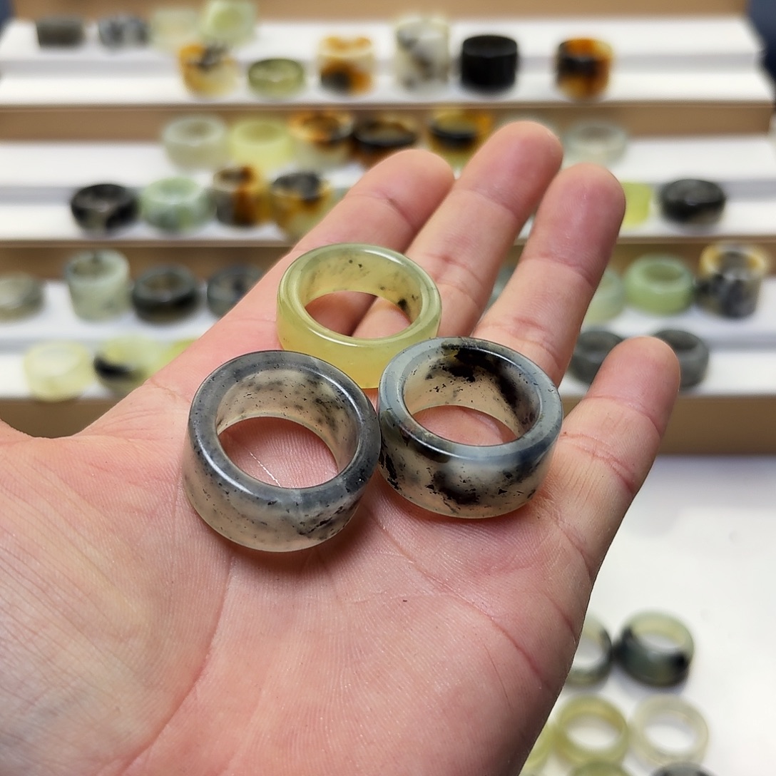 威***蛇纹石玉未镶嵌戒指22.2内径有结构棉线