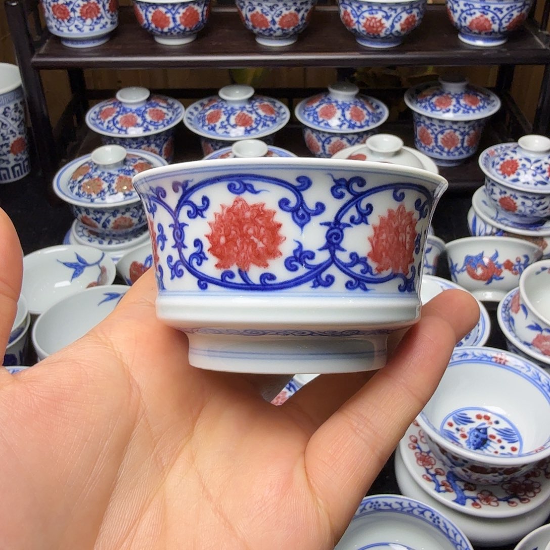 青花釉里红马蹄杯