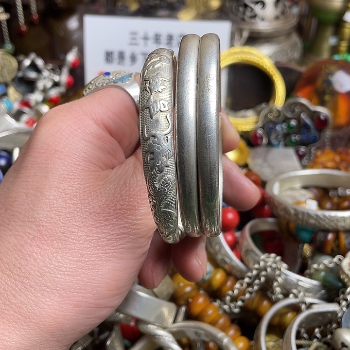 歌***姐铜器工艺品有限公司