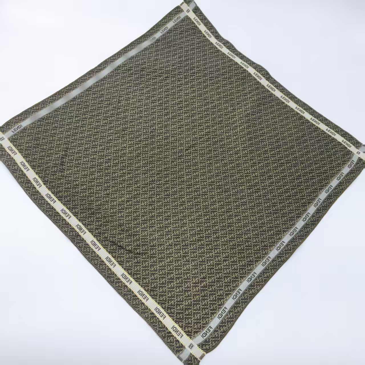 95新 FENDI/芬迪  海囤/芬迪/丝巾/yy13654