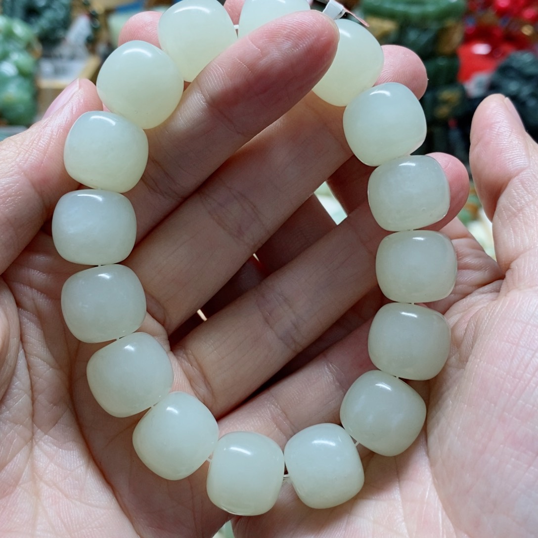 透闪石质玉手串未镶嵌随***安