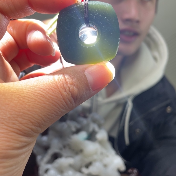 和田玉未镶嵌把件