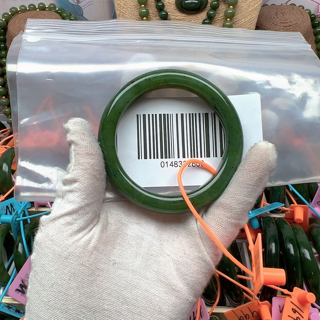 和田玉未镶嵌手镯