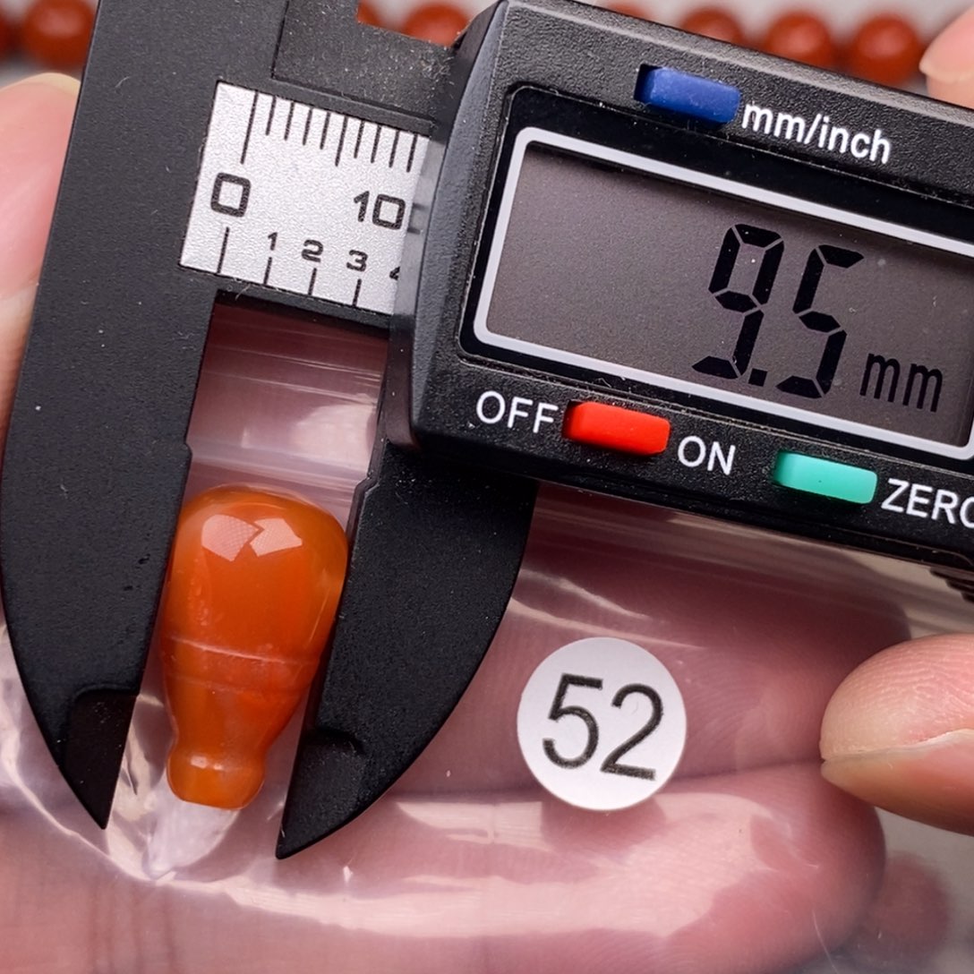 南红玛瑙未镶嵌配饰有瑕疵