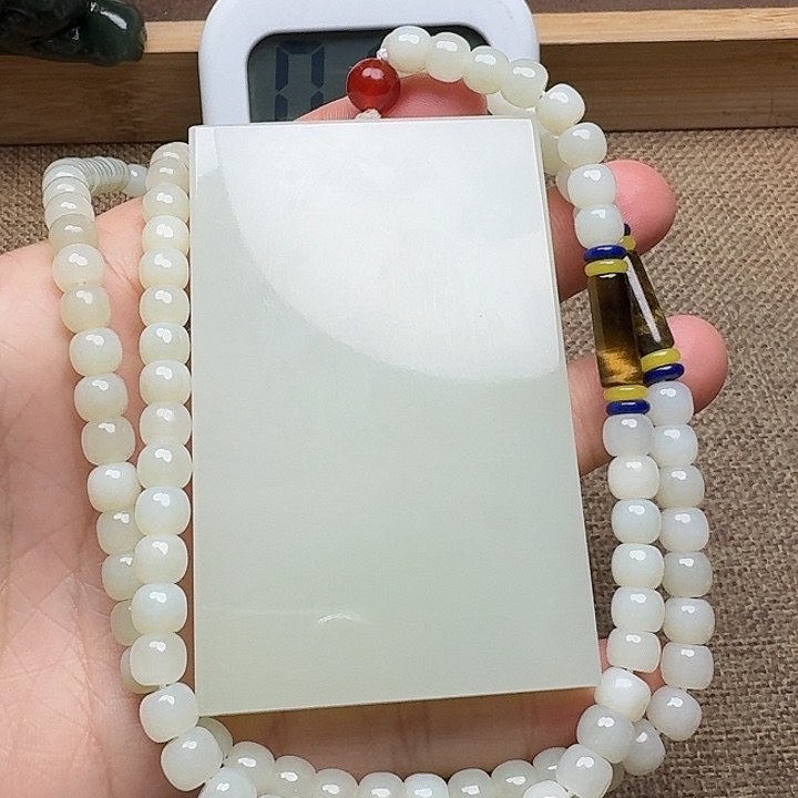 和田玉颈饰未镶嵌