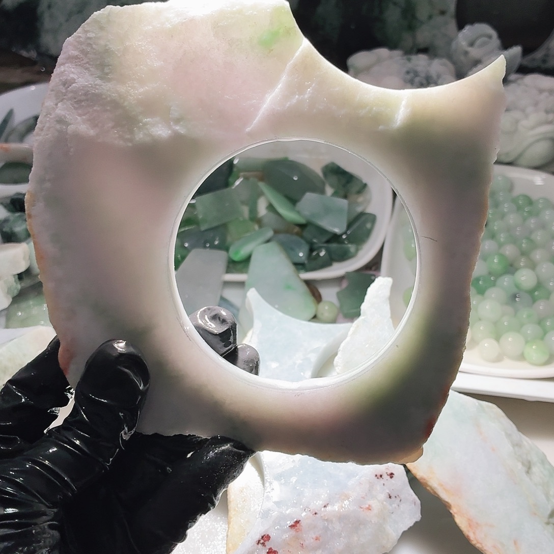 翡翠未镶嵌颈饰边角料