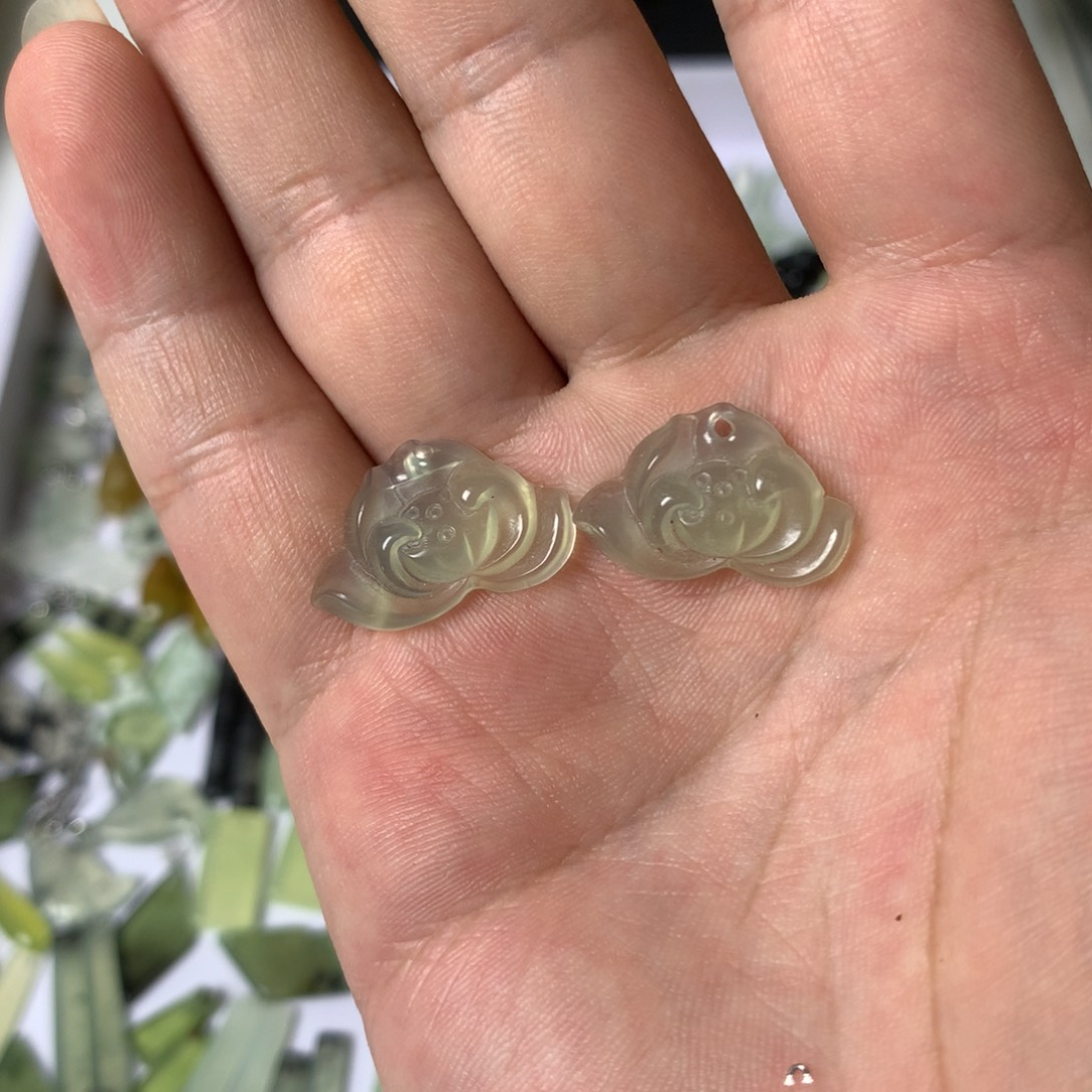 未镶嵌蛇纹石玉耳环