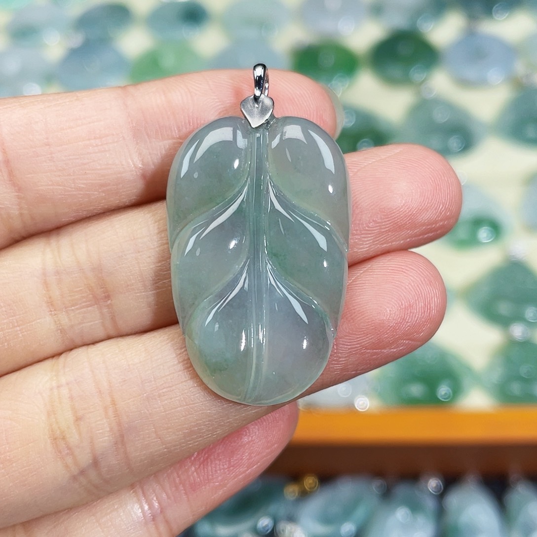 翡翠颈饰18K金镶嵌吊坠