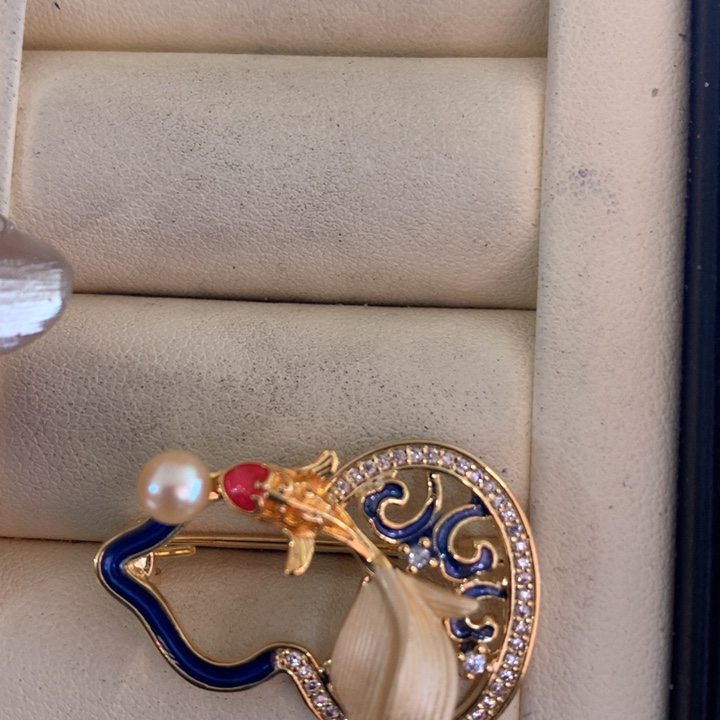 未镶嵌胸饰海水珍珠