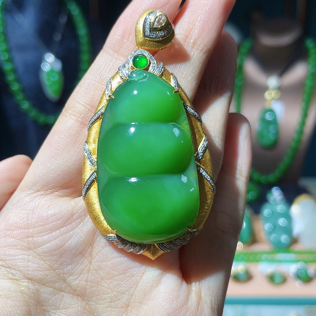 和田玉（碧玉）18K金镶嵌颈饰