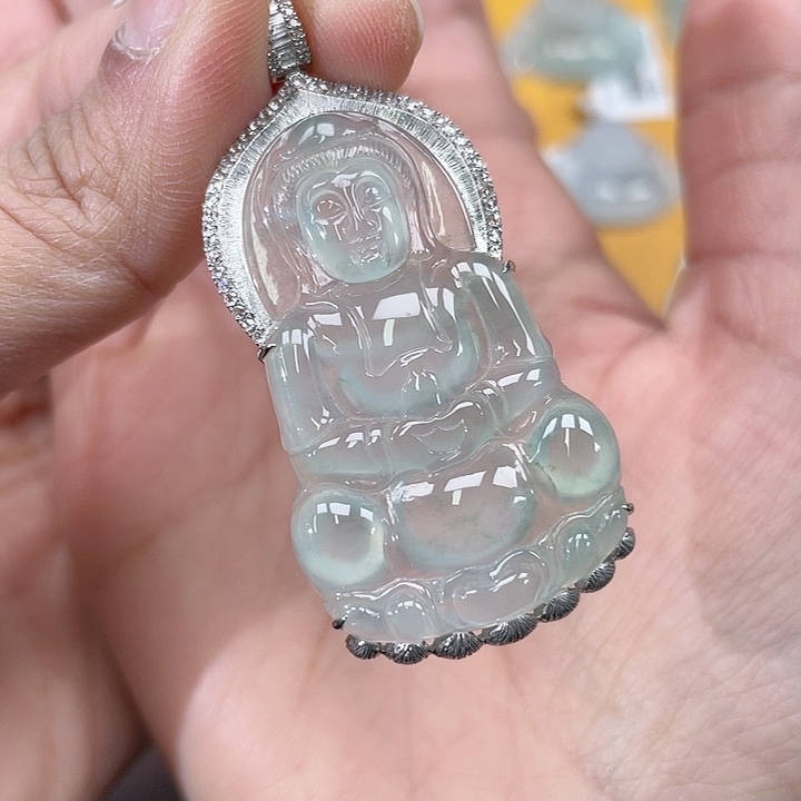 翡翠挂件18K金镶嵌观音