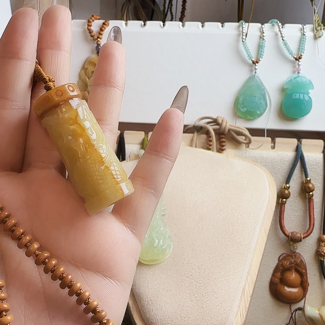浩***空蛇纹石玉合金颈饰