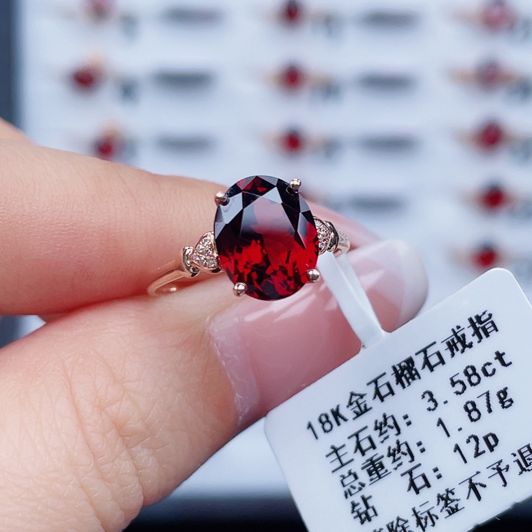 石榴石18K金镶嵌戒指
