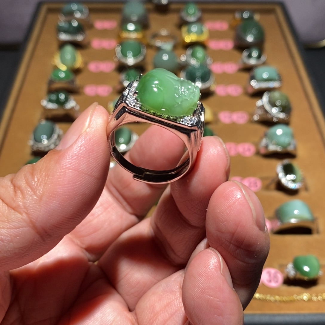 和田玉未镶嵌戒指