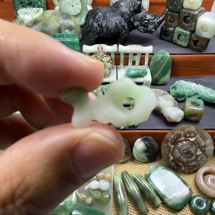 独山玉未镶嵌珠宝半成品