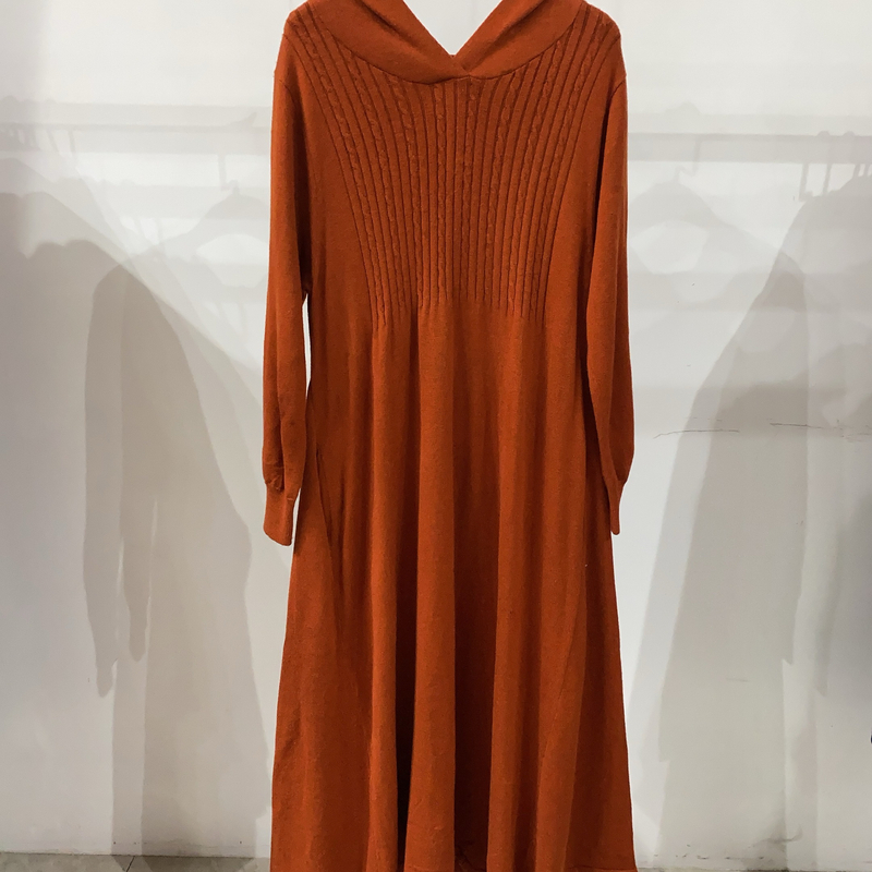 6916[一笑百媚]百搭橘色立体麻花浮雕显瘦连帽秋冬连衣裙
