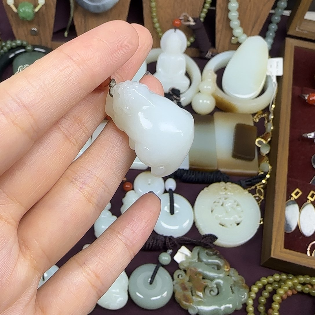 和田玉未镶嵌颈饰