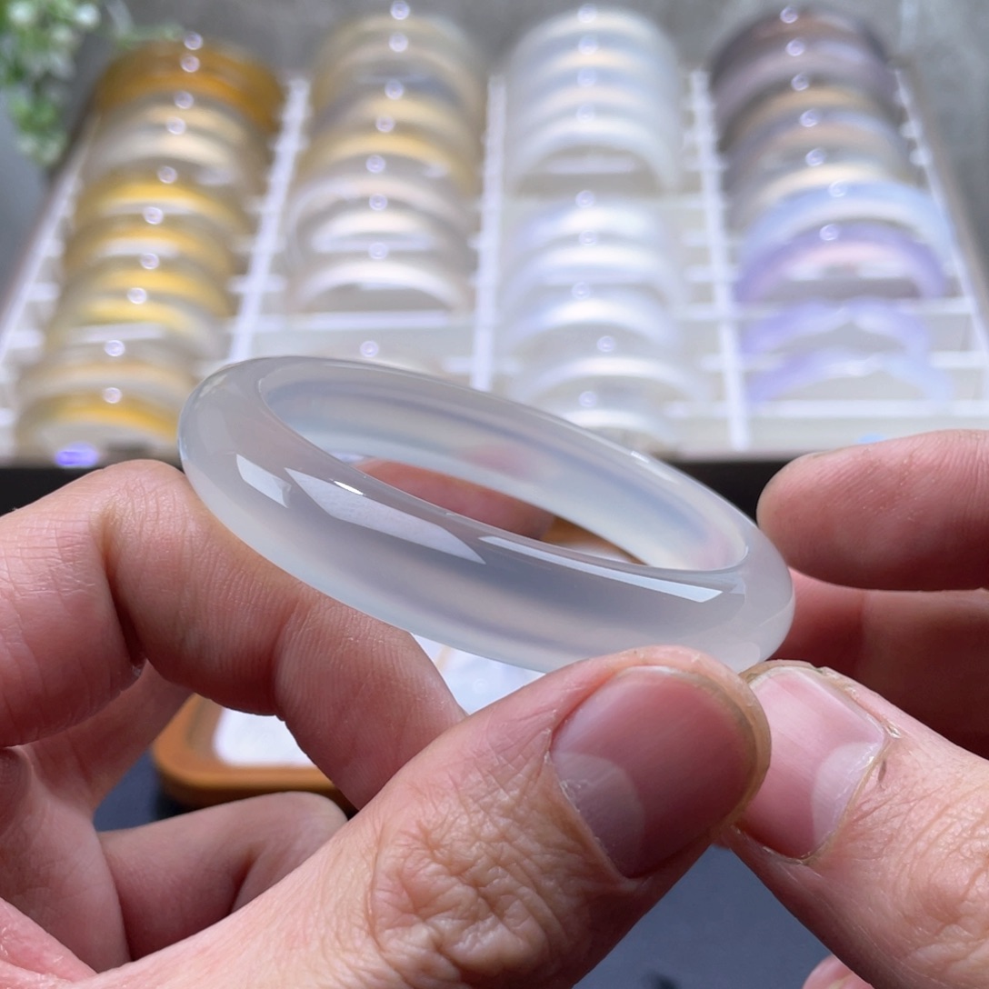 玛瑙/玉髓手镯未镶嵌小**煎56.2*12.2*7.9