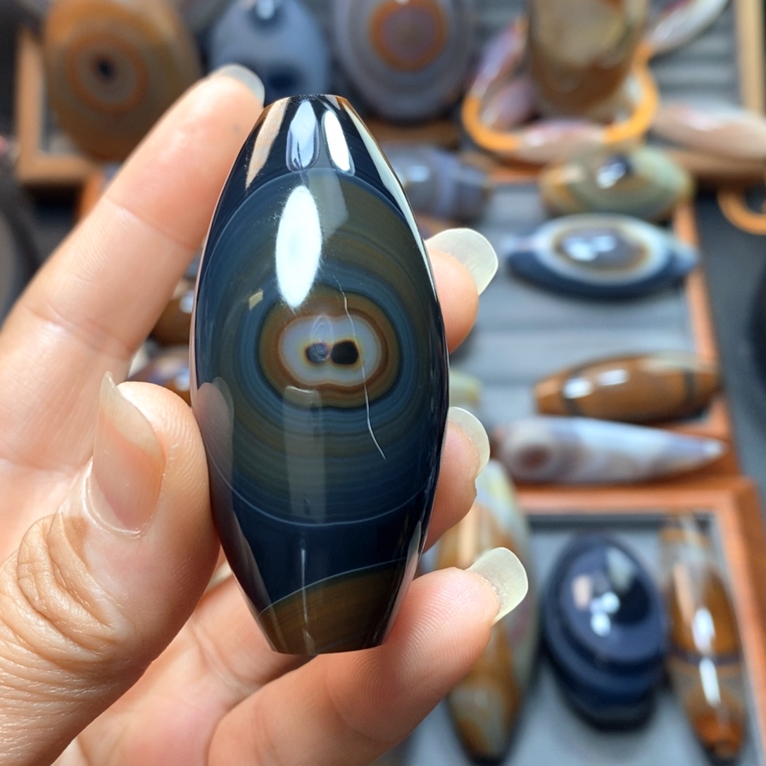 阿***佛玛瑙/玉髓未镶嵌珠宝奇石